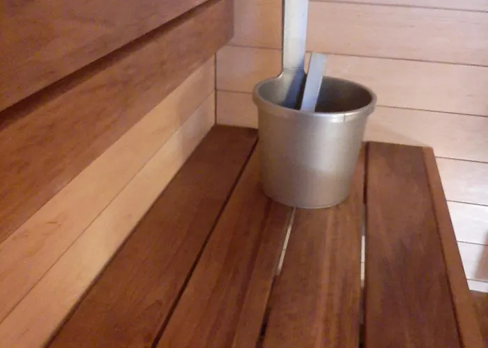 בית נופש Chill Cave - Logwood רוקה