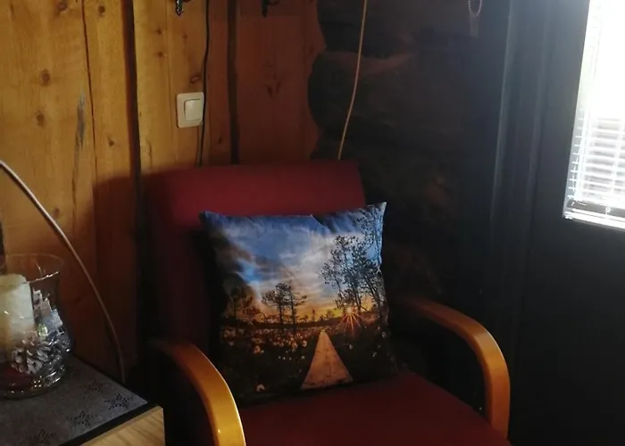 בית נופש Chill Cave - Logwood רוקה